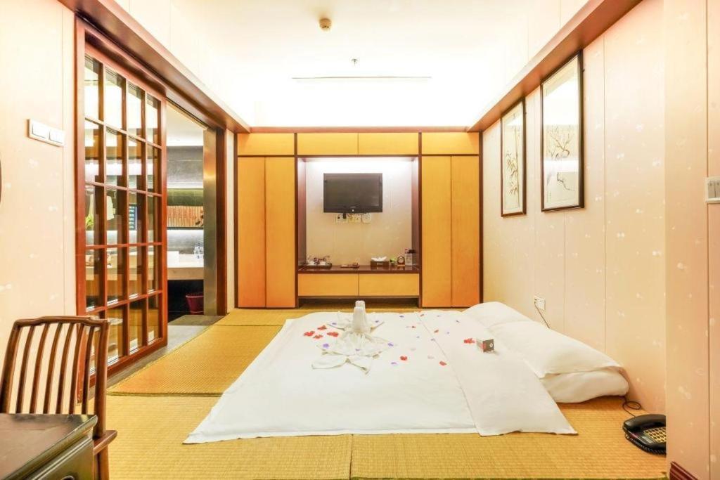 Suzhou Phoenix Hotspring Resort Zhangjiagang Экстерьер фото